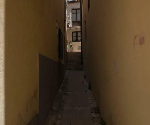 Qui Ed Ora,guest House. * Noto